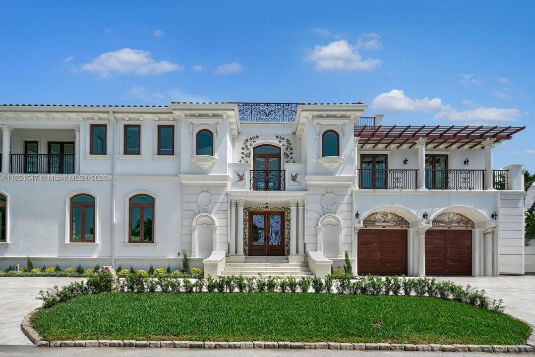 For Sale: $16,149,000 (6 beds, 7 baths, 7000 Square Feet)