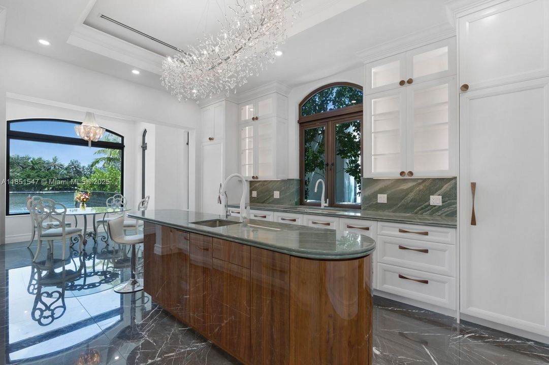 For Sale: $16,149,000 (6 beds, 7 baths, 7000 Square Feet)