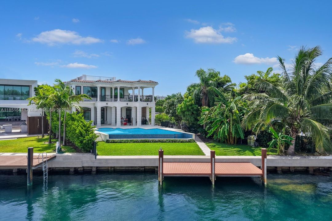 For Sale: $16,149,000 (6 beds, 7 baths, 7000 Square Feet)