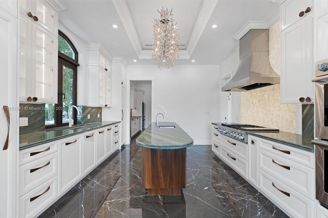 For Sale: $16,149,000 (6 beds, 7 baths, 7000 Square Feet)