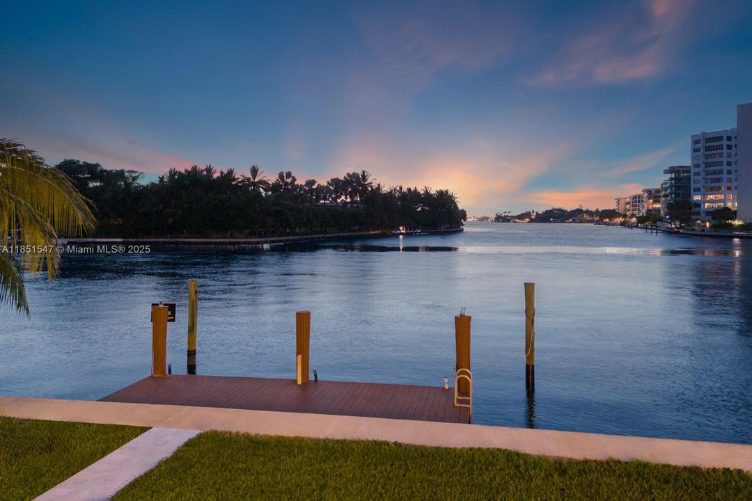 For Sale: $16,149,000 (6 beds, 7 baths, 7000 Square Feet)