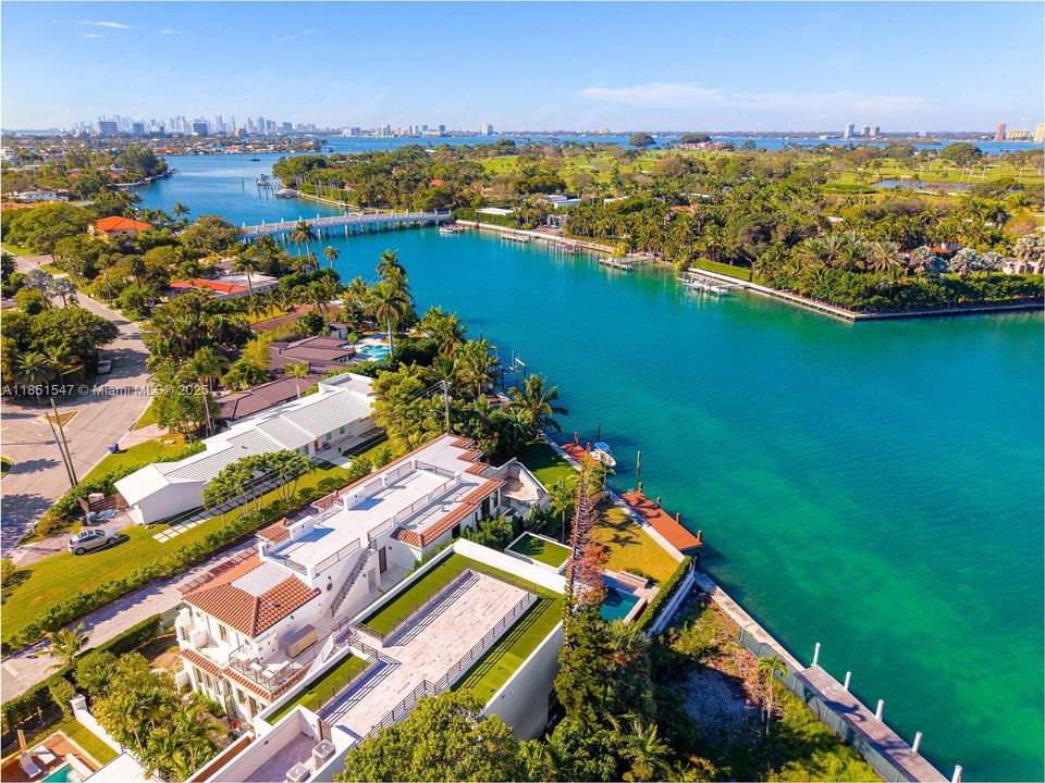 For Sale: $16,149,000 (6 beds, 7 baths, 7000 Square Feet)