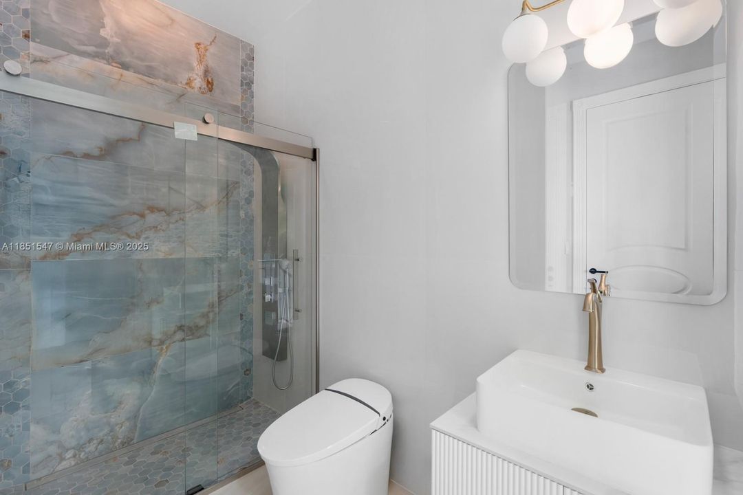 For Sale: $16,149,000 (6 beds, 7 baths, 7000 Square Feet)