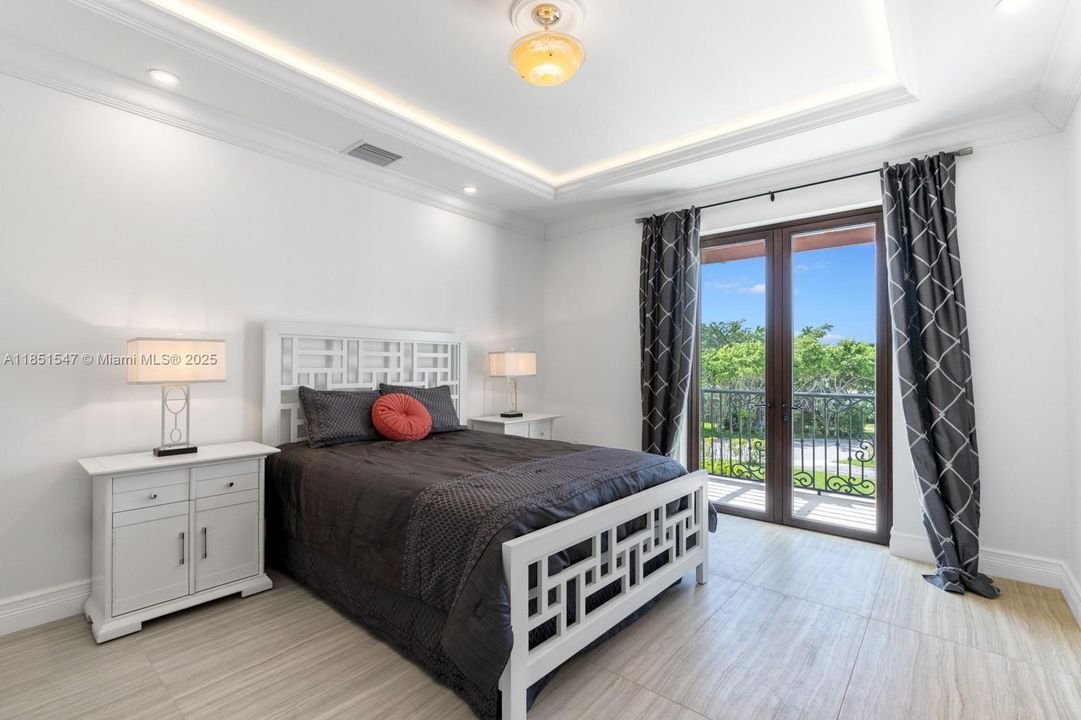 For Sale: $16,149,000 (6 beds, 7 baths, 7000 Square Feet)