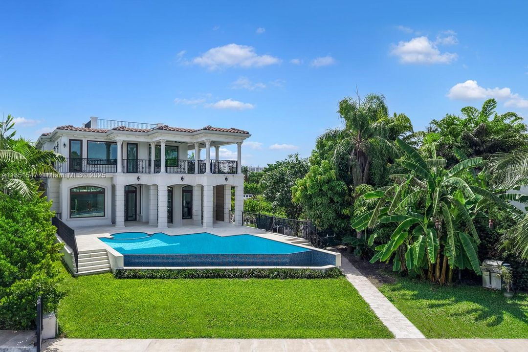 For Sale: $16,149,000 (6 beds, 7 baths, 7000 Square Feet)