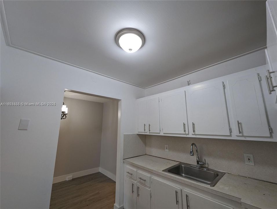 待售: $90,000 (1 贝兹, 1 浴室, 585 平方英尺)