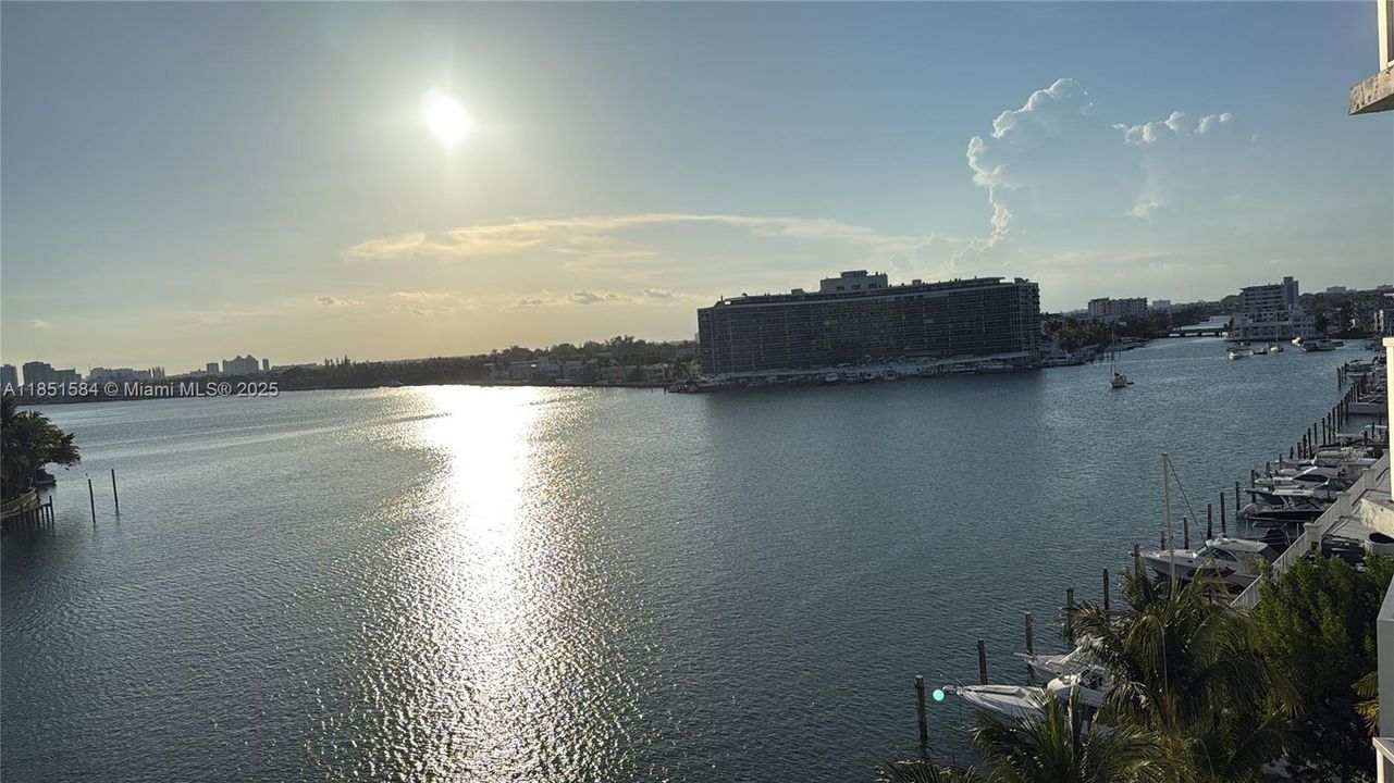 Vendido Recientemente: $995,000 (3 camas, 2 baños, 1304 Pies cuadrados)