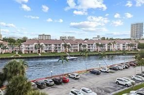 For Sale: $200,000 (1 beds, 1 baths, 915 Square Feet)