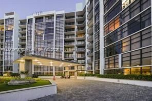 For Sale: $200,000 (1 beds, 1 baths, 915 Square Feet)