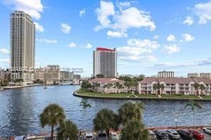 For Sale: $200,000 (1 beds, 1 baths, 915 Square Feet)