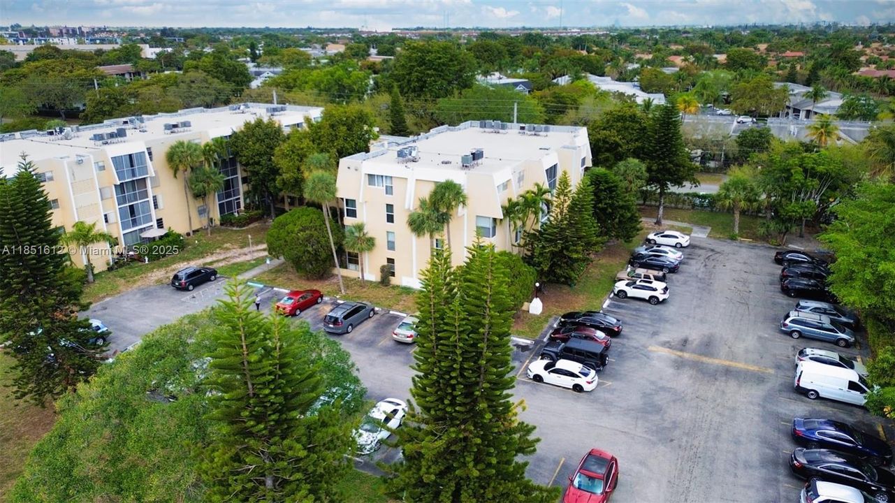 For Sale: $128,999 (1 beds, 1 baths, 823 Square Feet)