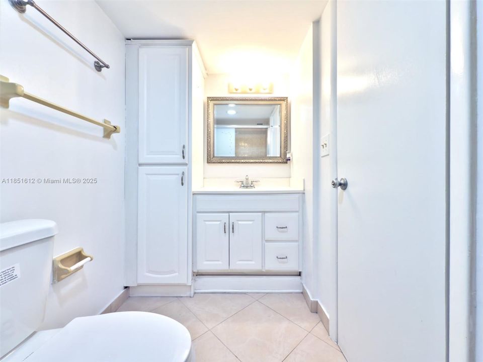 For Sale: $128,999 (1 beds, 1 baths, 823 Square Feet)