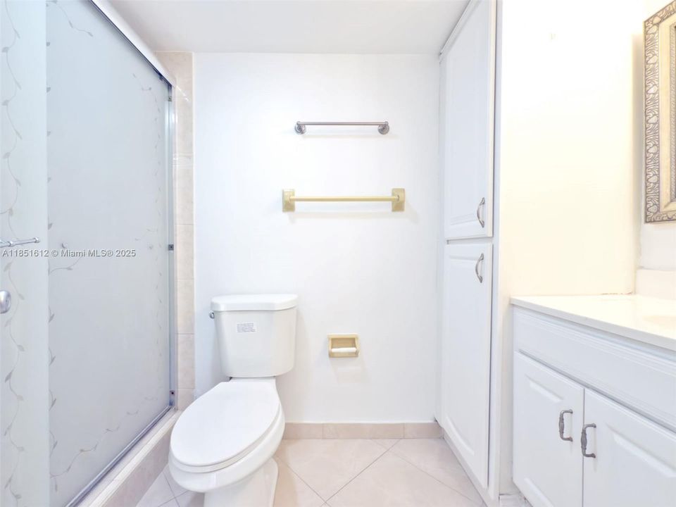 For Sale: $128,999 (1 beds, 1 baths, 823 Square Feet)