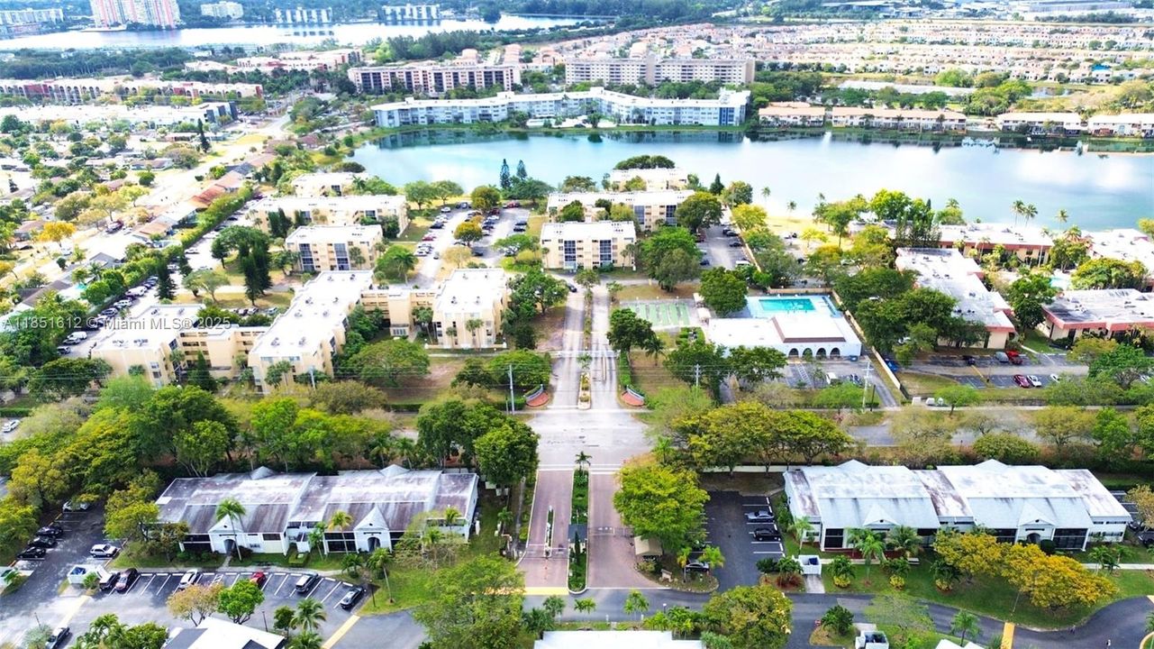 For Sale: $128,999 (1 beds, 1 baths, 823 Square Feet)