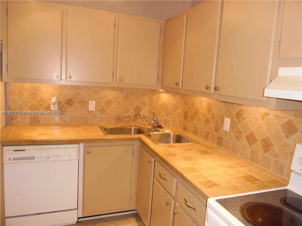 Recientemente alquilado: $1,800 (1 camas, 1 baños, 770 Pies cuadrados)