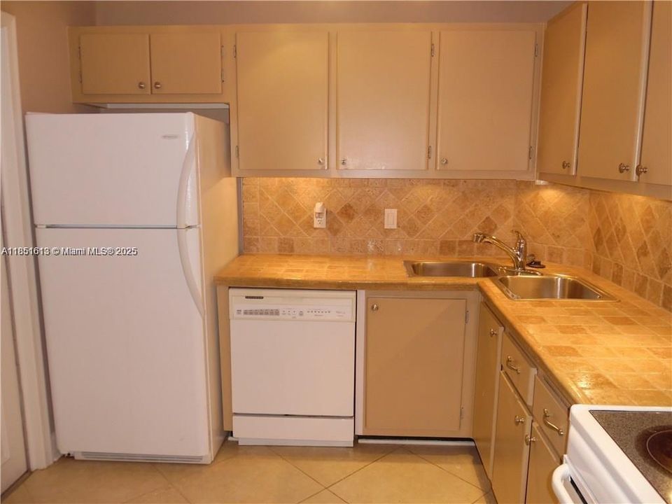 Recientemente alquilado: $1,800 (1 camas, 1 baños, 770 Pies cuadrados)