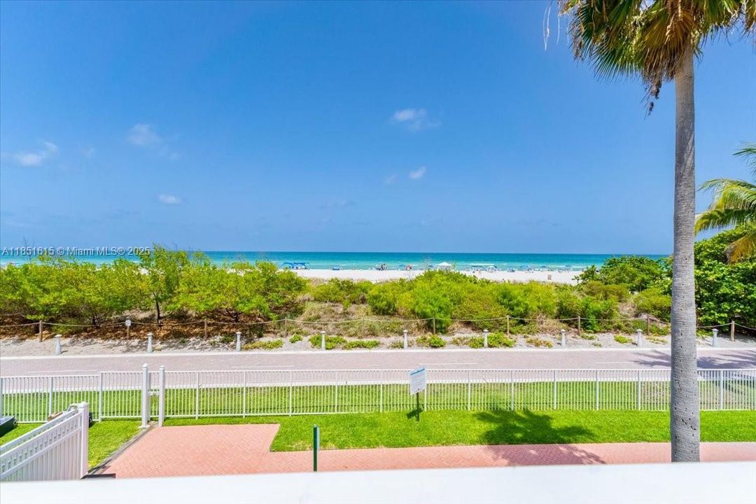 Под контрактом: $617,000 (2 спален, 2 ванн, 1290 Квадратных фут)