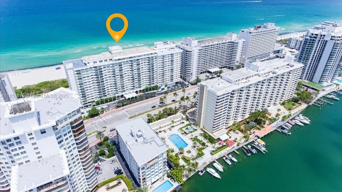 Под контрактом: $617,000 (2 спален, 2 ванн, 1290 Квадратных фут)