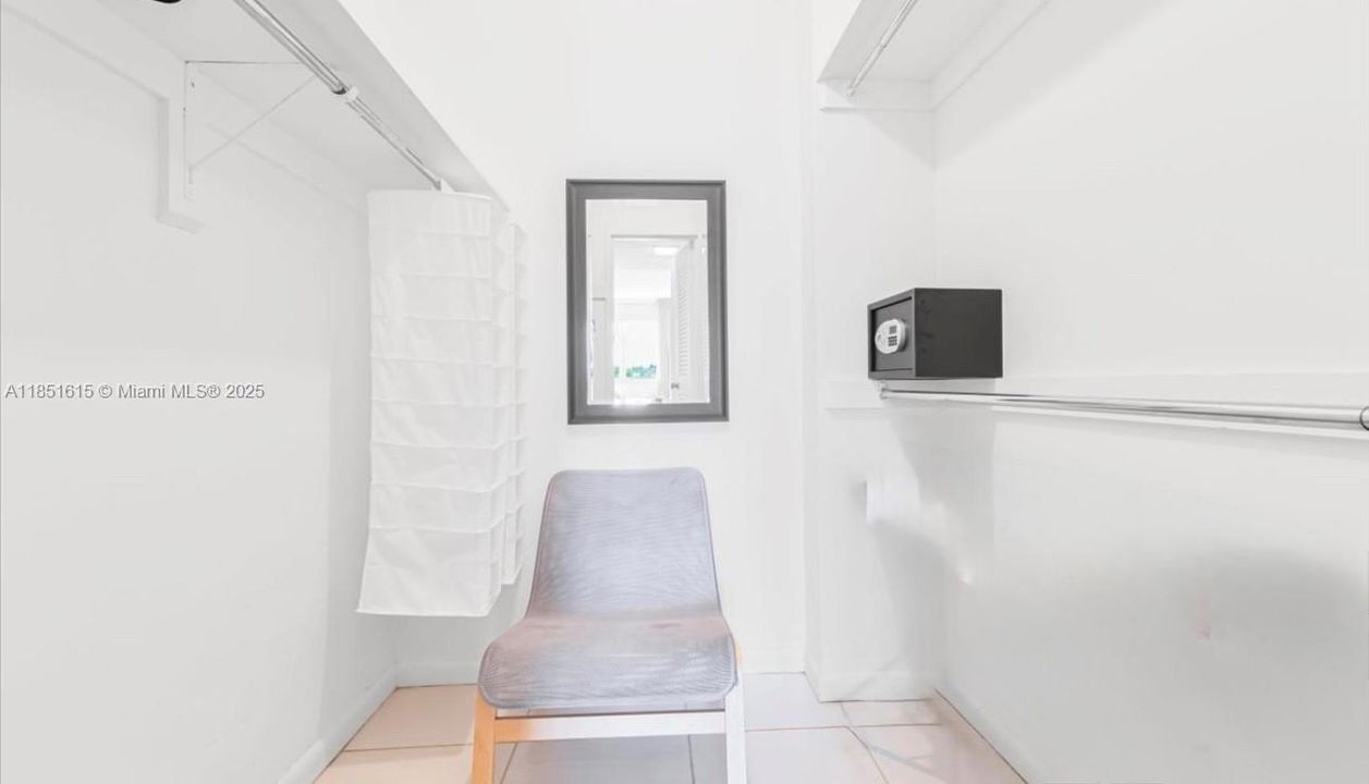 Под контрактом: $617,000 (2 спален, 2 ванн, 1290 Квадратных фут)