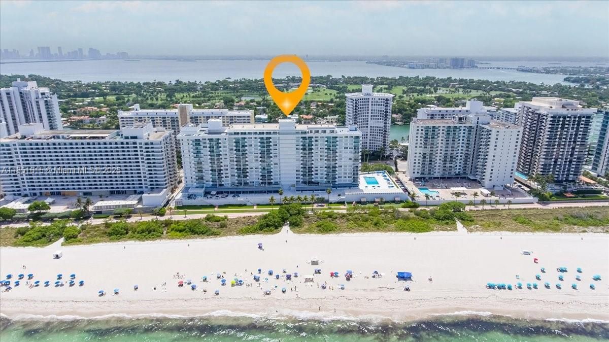 Под контрактом: $617,000 (2 спален, 2 ванн, 1290 Квадратных фут)