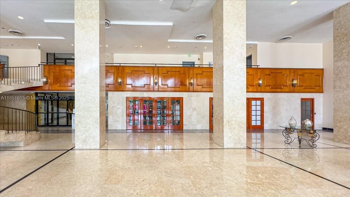 Под контрактом: $617,000 (2 спален, 2 ванн, 1290 Квадратных фут)