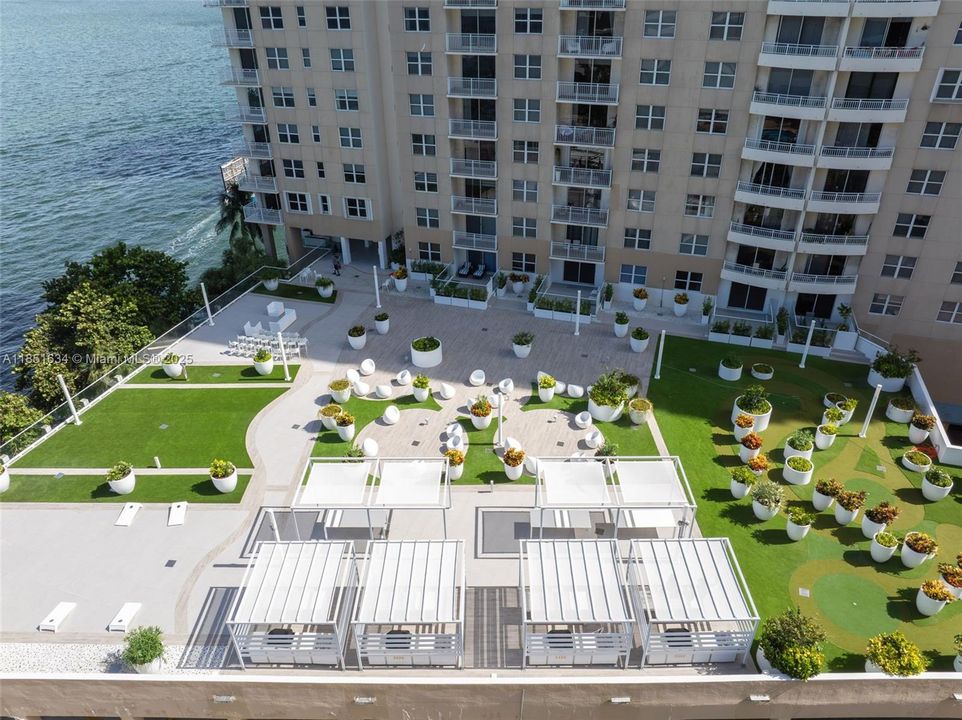 待售: $339,998 (1 贝兹, 1 浴室, 735 平方英尺)