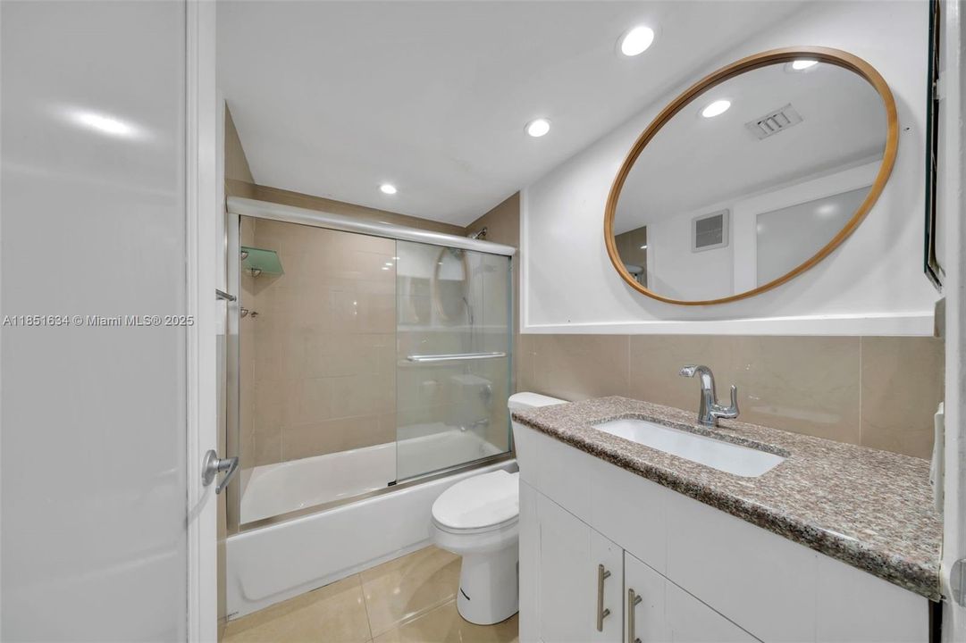 待售: $339,998 (1 贝兹, 1 浴室, 735 平方英尺)