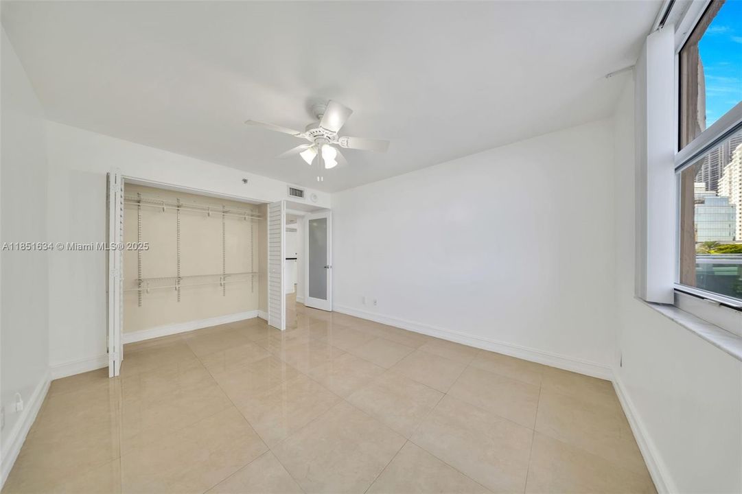 待售: $339,998 (1 贝兹, 1 浴室, 735 平方英尺)