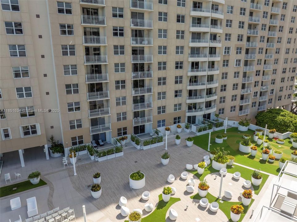 待售: $339,998 (1 贝兹, 1 浴室, 735 平方英尺)