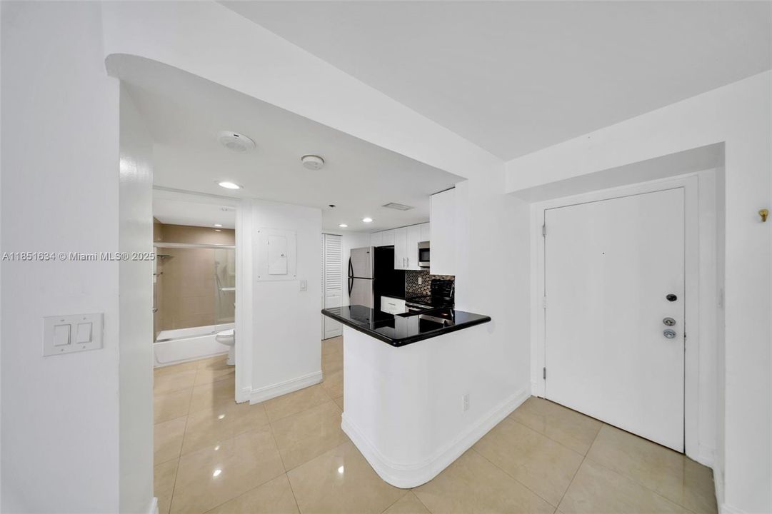 待售: $339,998 (1 贝兹, 1 浴室, 735 平方英尺)