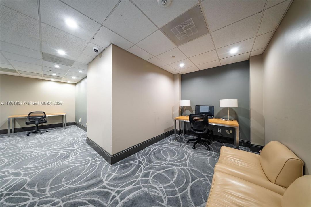 待售: $339,998 (1 贝兹, 1 浴室, 735 平方英尺)