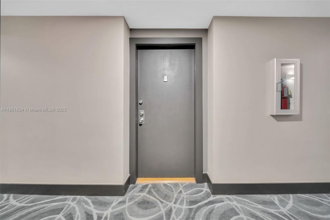 待售: $339,998 (1 贝兹, 1 浴室, 735 平方英尺)