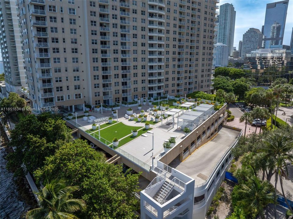 待售: $339,998 (1 贝兹, 1 浴室, 735 平方英尺)