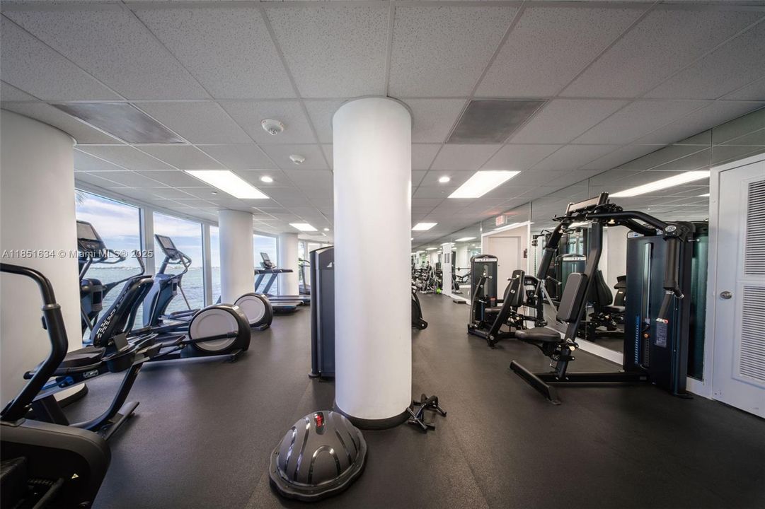 待售: $339,998 (1 贝兹, 1 浴室, 735 平方英尺)