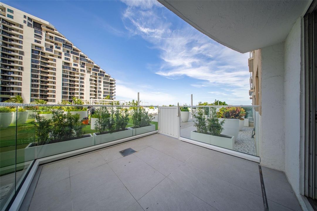 待售: $339,998 (1 贝兹, 1 浴室, 735 平方英尺)