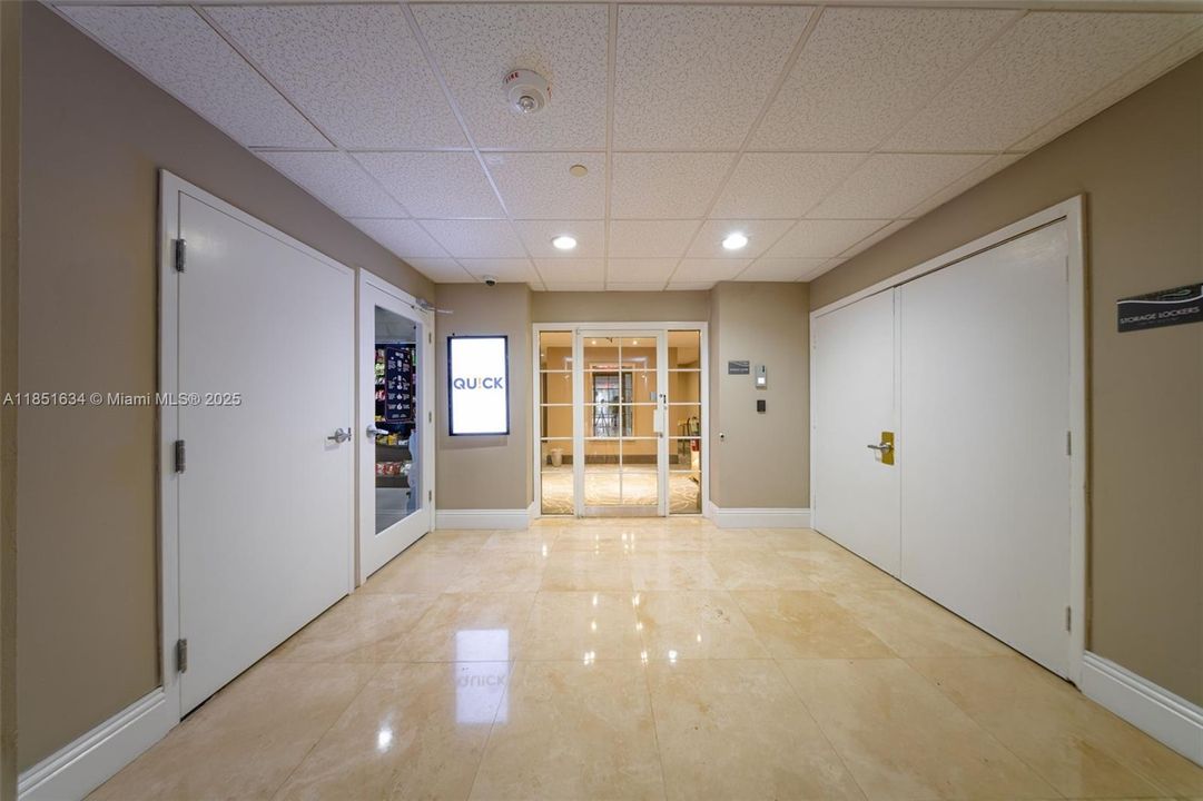 待售: $339,998 (1 贝兹, 1 浴室, 735 平方英尺)