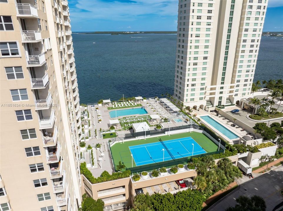 待售: $339,998 (1 贝兹, 1 浴室, 735 平方英尺)