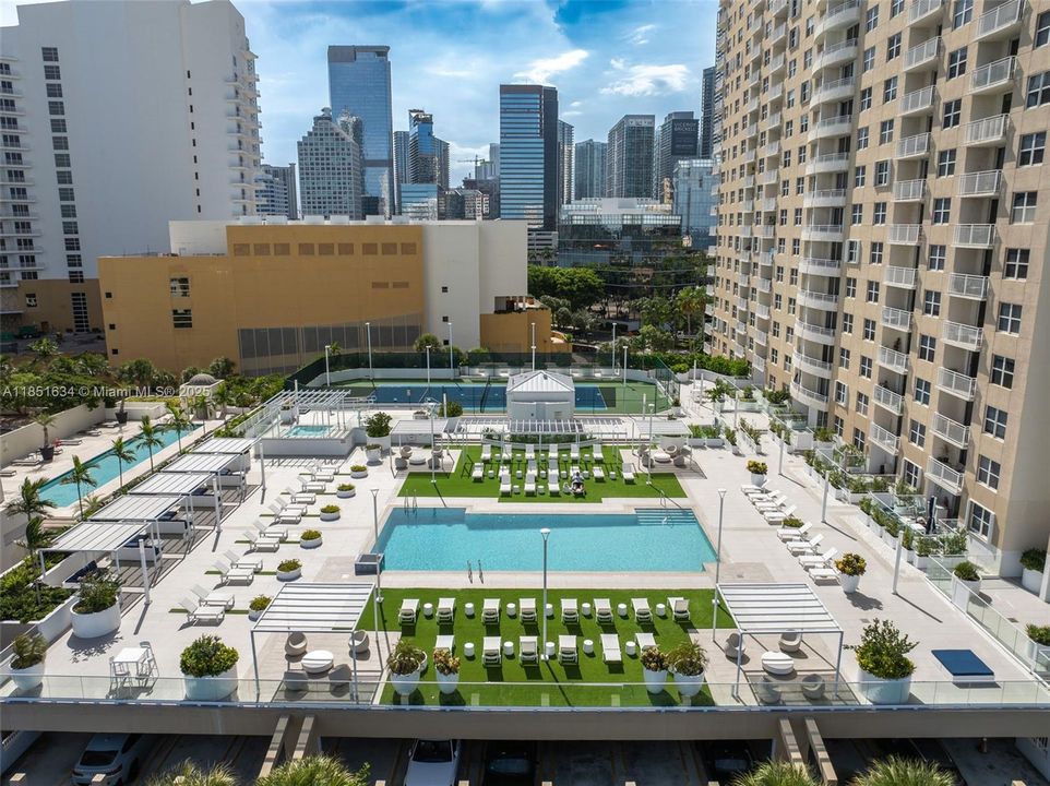 待售: $339,998 (1 贝兹, 1 浴室, 735 平方英尺)