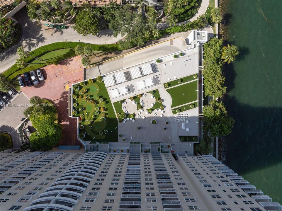 待售: $339,998 (1 贝兹, 1 浴室, 735 平方英尺)