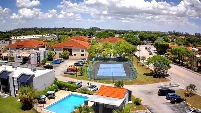 For Sale: $355,000 (2 beds, 1 baths, 1017 Square Feet)