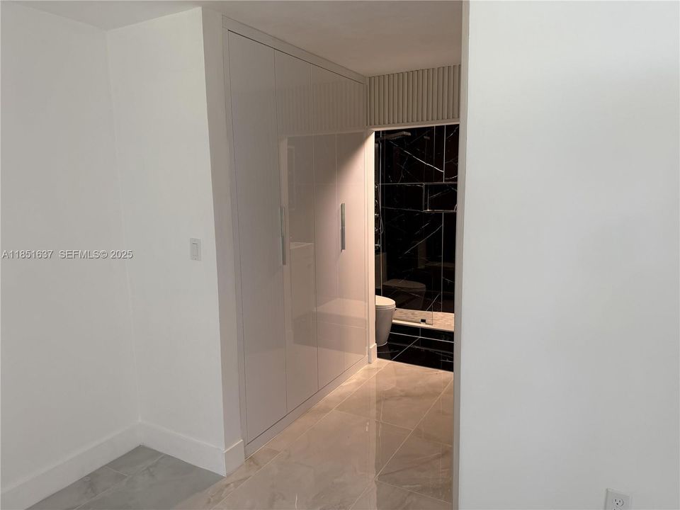 For Sale: $355,000 (2 beds, 1 baths, 1017 Square Feet)