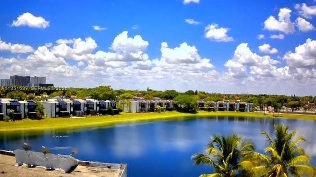 For Sale: $355,000 (2 beds, 1 baths, 1017 Square Feet)