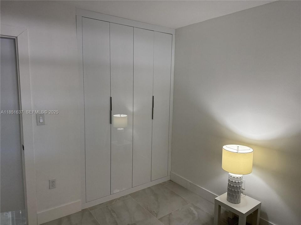 For Sale: $355,000 (2 beds, 1 baths, 1017 Square Feet)