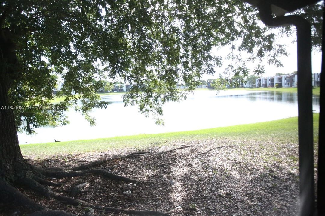 For Sale: $355,000 (2 beds, 1 baths, 1017 Square Feet)