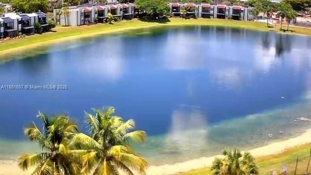 For Sale: $355,000 (2 beds, 1 baths, 1017 Square Feet)