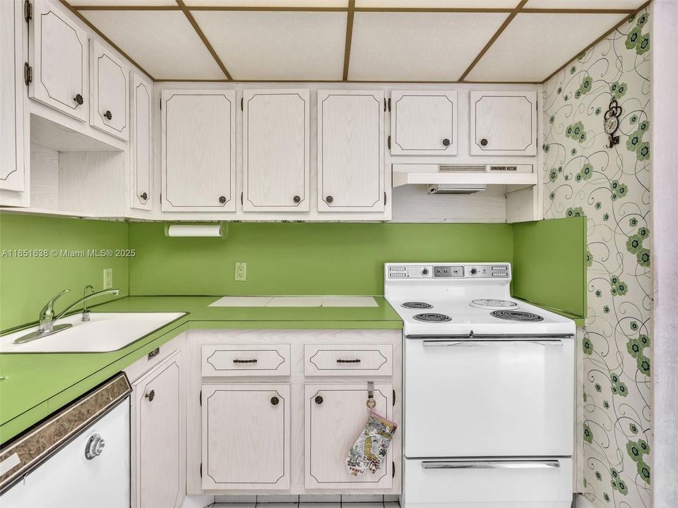 待售: $210,000 (1 贝兹, 1 浴室, 755 平方英尺)