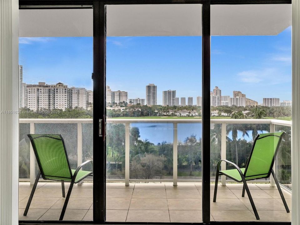 待售: $210,000 (1 贝兹, 1 浴室, 755 平方英尺)