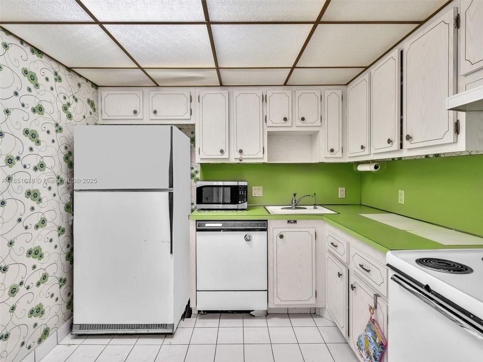 待售: $210,000 (1 贝兹, 1 浴室, 755 平方英尺)