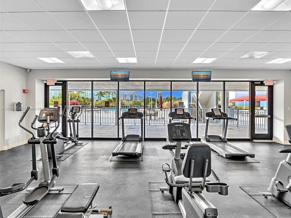 待售: $210,000 (1 贝兹, 1 浴室, 755 平方英尺)