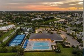 Недавно продано: $399,900 (2 спален, 2 ванн, 1319 Квадратных фут)